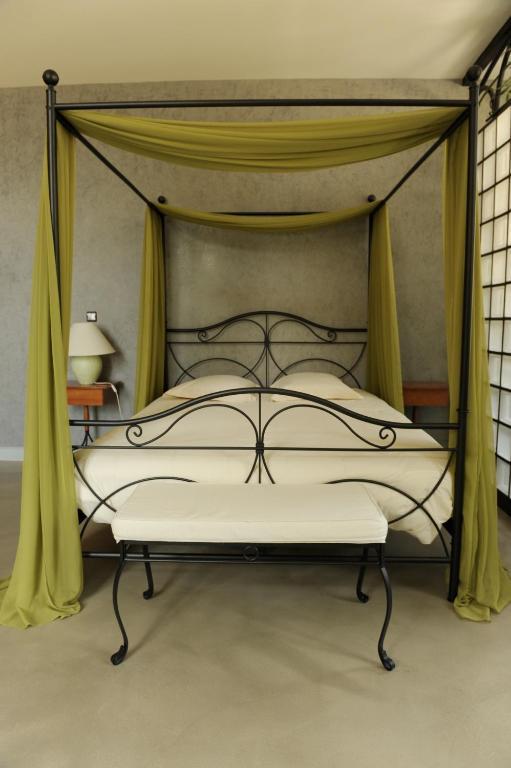 Logis De Nantas Bed & Breakfast Saint-Jean-Bonnefonds Oda fotoğraf