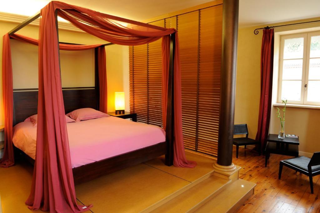 Logis De Nantas Bed & Breakfast Saint-Jean-Bonnefonds Oda fotoğraf