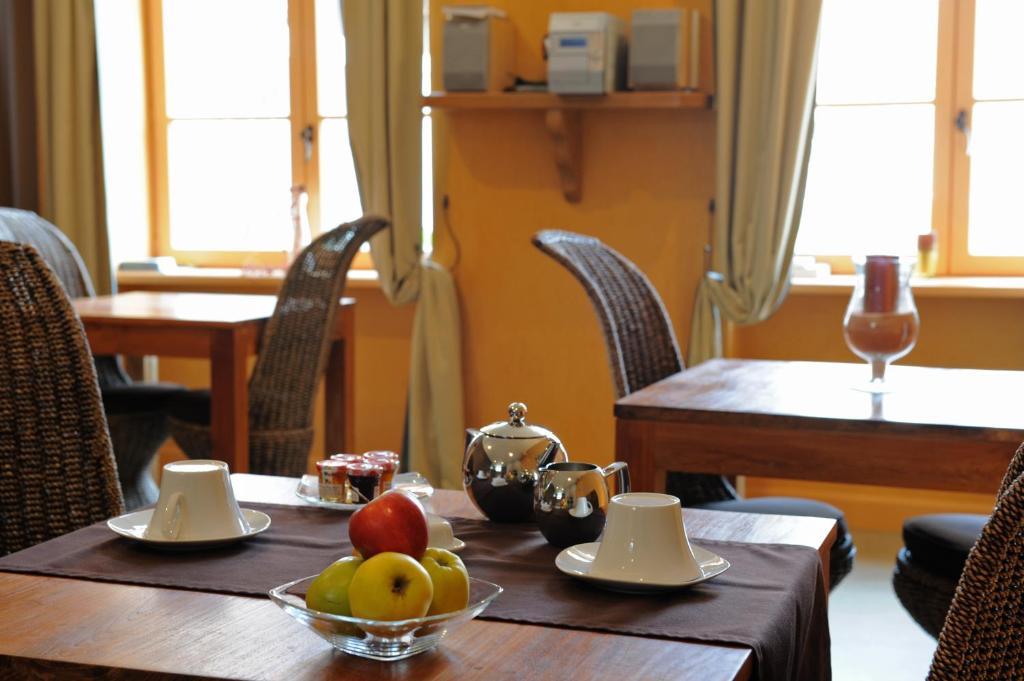 Logis De Nantas Bed & Breakfast Saint-Jean-Bonnefonds Dış mekan fotoğraf